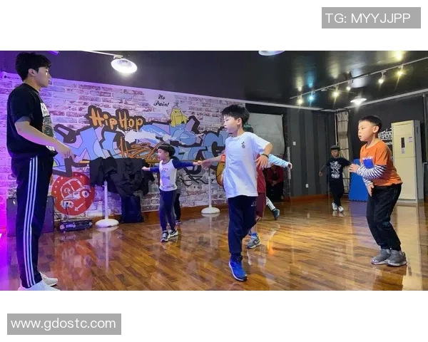 南京街舞队荣登全国街舞比赛经验排行榜第四名展现实力与风采